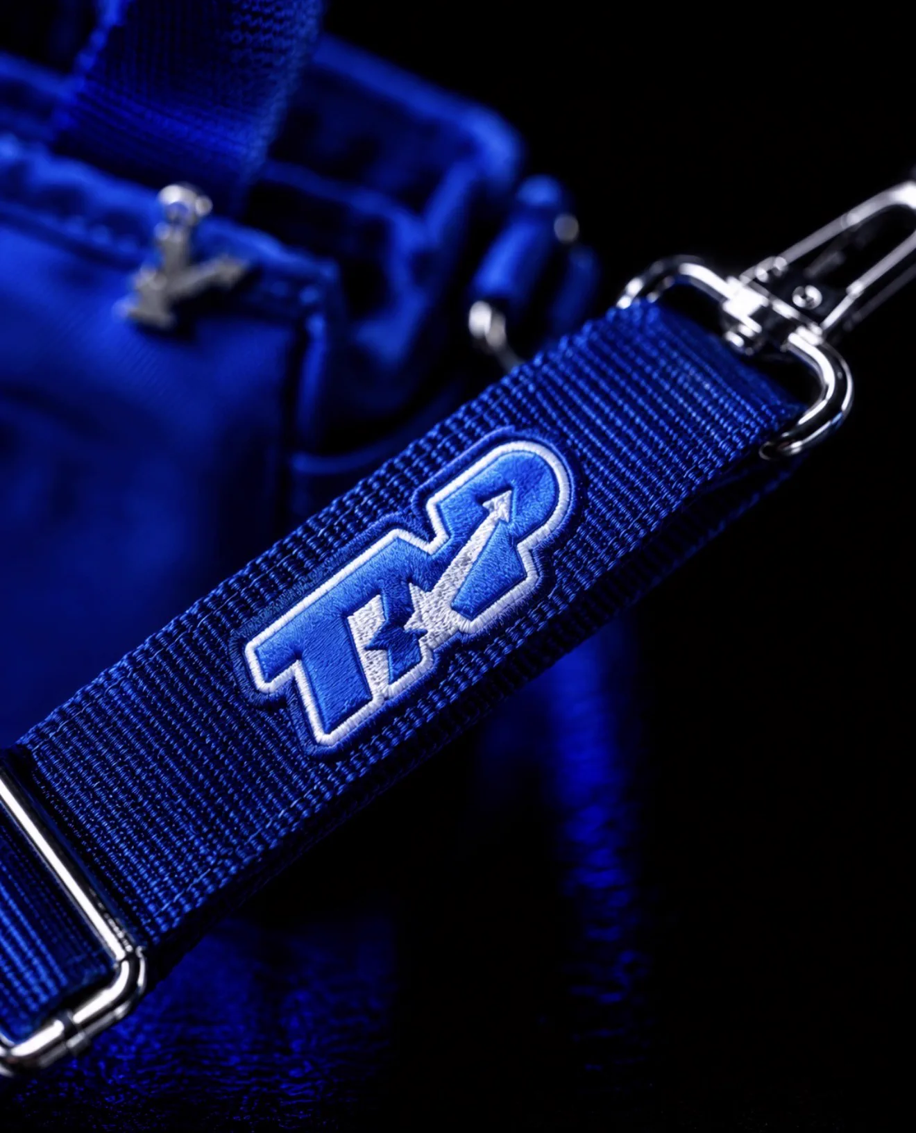 Tote strap detail